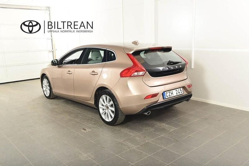 Begagnad Volvo V40 Summum 150 HK (110 kW) 2012 Brun Halvkombi