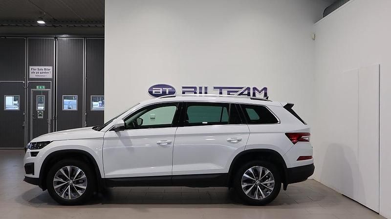 Begagnad Skoda Kodiaq Style 200 HK (147 kW) 2022 Moon white metallic SUV