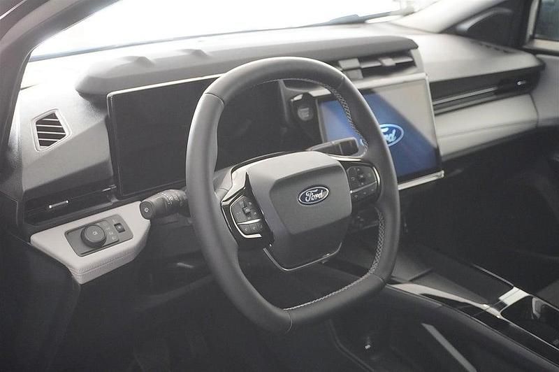 Begagnad Ford Puma Gen-E 124 kW (169 HK) 2025 Svart (agate black metallic) SUV