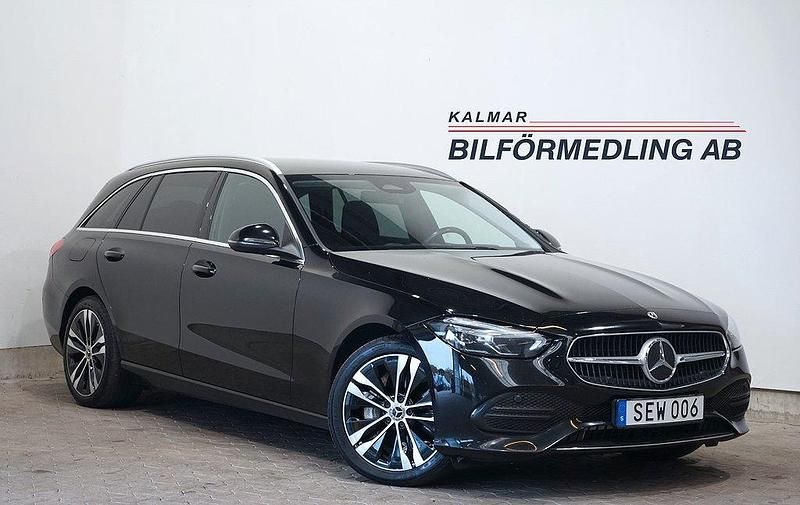 Svart Begagnad 2022 Mercedes C300e Avantgarde Kombi | 349 900 kr (Marknadspris) - Bild 1/4
