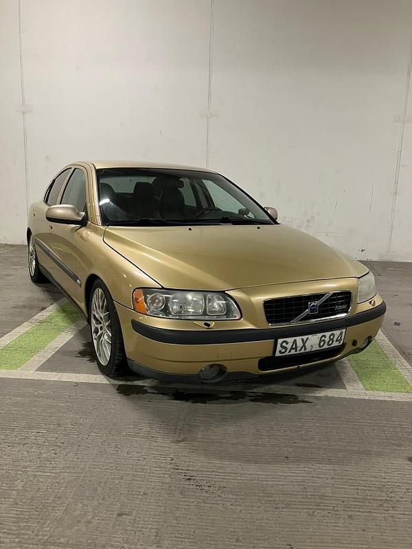 Begagnad 2001 Volvo S60 Sedan | 21 000 kr (Marknadspris) - Bild 1/4