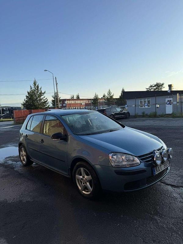 Blå Begagnad 2007 VW Golf V Trendline Halvkombi | 23 000 kr (Bra pris) - Bild 1/4
