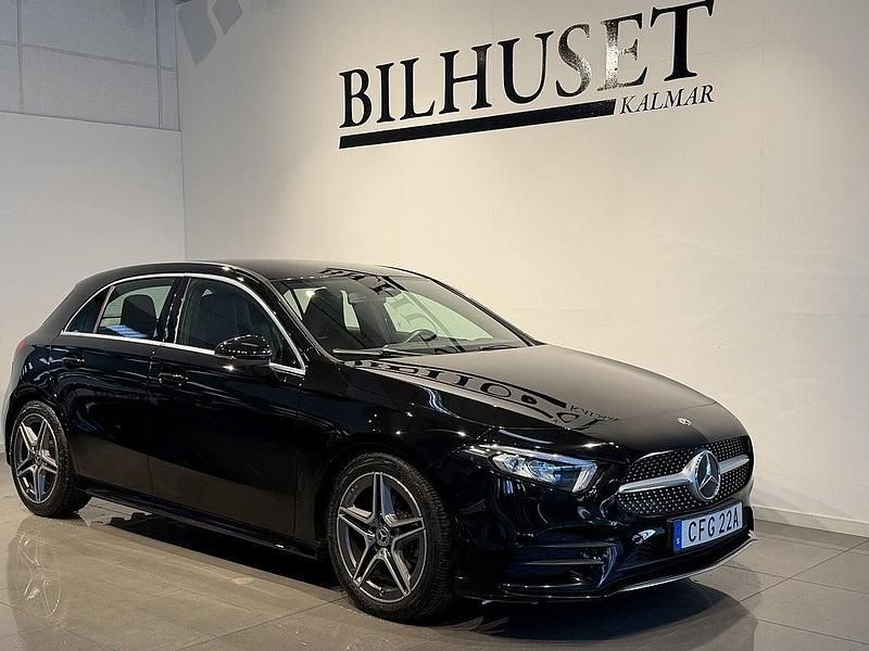 Svart Begagnad 2020 Mercedes A200 AMG Halvkombi | 249 900 kr (Marknadspris) - Bild 1/4