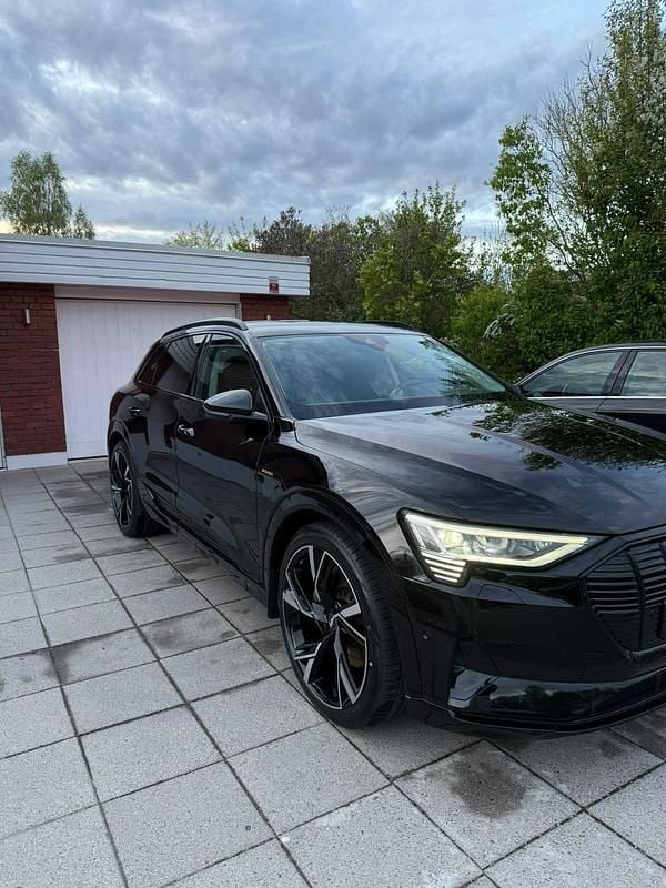 Begagnad Audi e-tron Proline 230 kW (313 HK) 2020 Brilliant black SUV