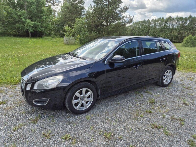 Svart Begagnad 2012 Volvo V60 Kombi | 80 000 kr (Superpris) - Bild 1/4