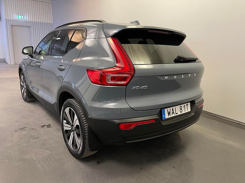 Begagnad Volvo XC40 Plus 214 HK (157 kW) 2023 Grå SUV
