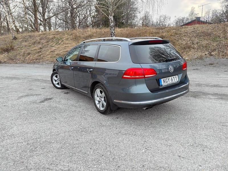 Ljusgrå (grå) Begagnad 2013 VW Passat Kombi | 82 000 kr (Marknadspris) - Bild 1/4
