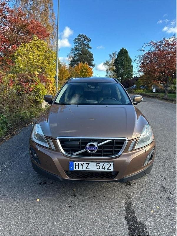 Brun Begagnad 2009 Volvo XC60 Summum SUV | 90 000 kr (Superpris) - Bild 1/4