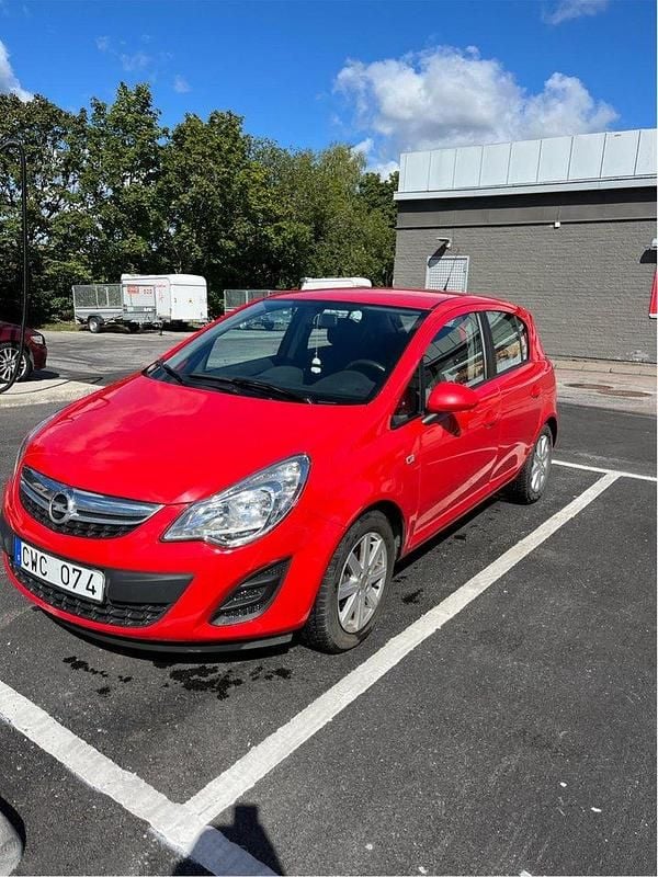 Röd Begagnad 2013 Opel Corsa Enjoy Halvkombi | 55 000 kr (Marknadspris) - Bild 1/2