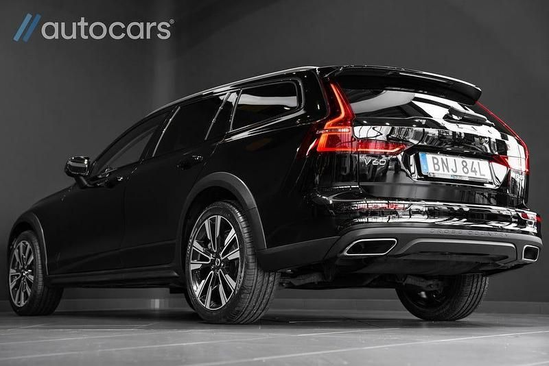 Begagnad Volvo V60 CC 197 HK (144 kW) 2021 Svart Kombi