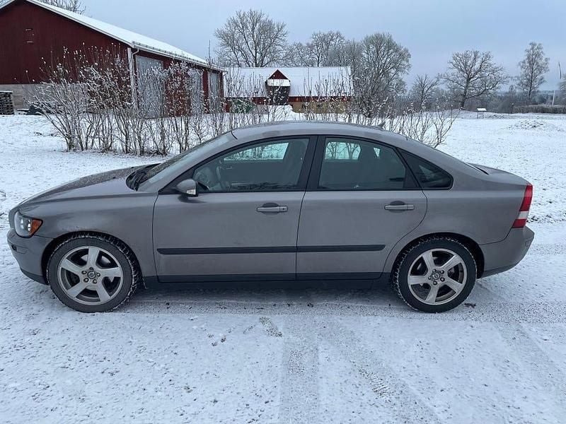 Flintgrå metallic Begagnad 2004 Volvo S40 Sedan | 24 000 kr - Bild 1/4