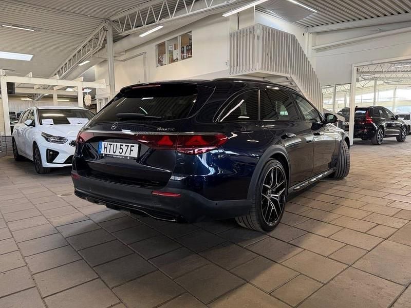 Begagnad Mercedes E300 Advanced Plus 313 HK (230 kW) 2024 Nautical blue pearl