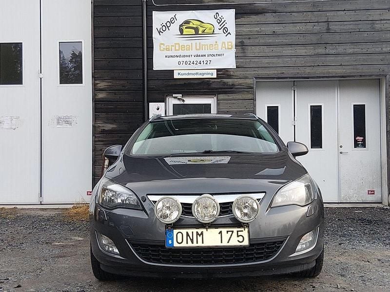 Grå Begagnad 2011 Opel Astra Enjoy Kombi | 36 900 kr (Bra pris) - Bild 1/4