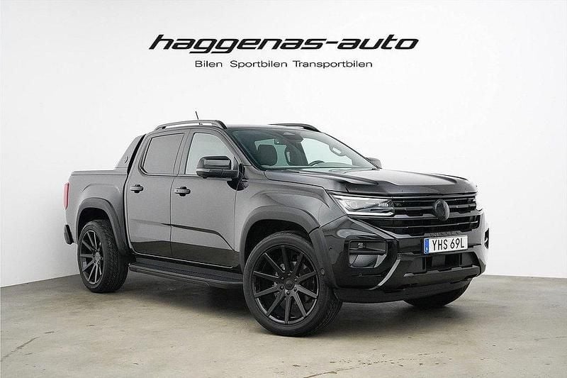 Svart Begagnad 2023 VW Amarok Aventura Pickup | 799 000 kr - Bild 1/4