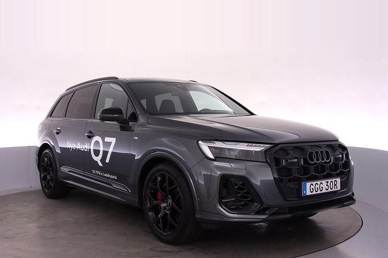 Grå Begagnad 2025 Audi Q7 Design SUV | 999 000 kr - Bild 1/4