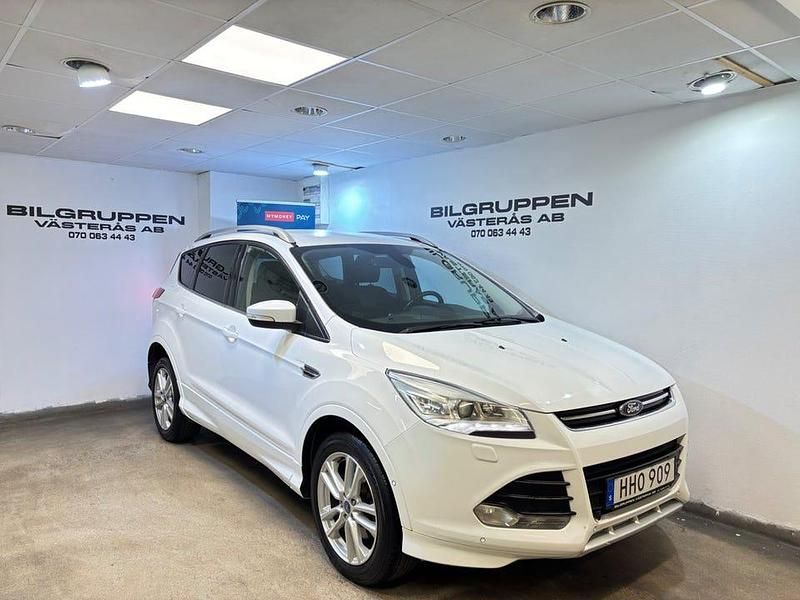 Vit Begagnad 2014 Ford Kuga SUV | 109 900 kr (Lite dyr) - Bild 1/4