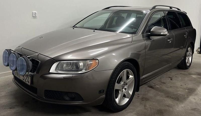 Begagnad Volvo V70 Momentum 200 HK (147 kW) 2008 Grå Kombi