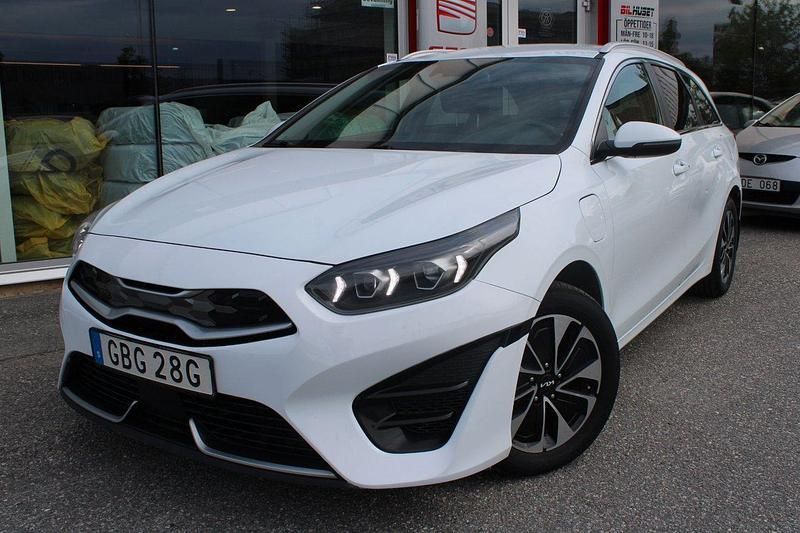 Vit Begagnad 2022 Kia Ceed Sportswagon Advance Kombi | 179 900 kr (Bra pris) - Bild 1/4