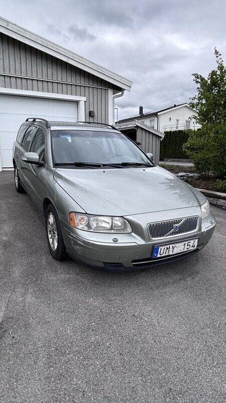 Grön Begagnad 2007 Volvo V70 Kinetic Kombi | 12 000 kr (Superpris) - Bild 1/4