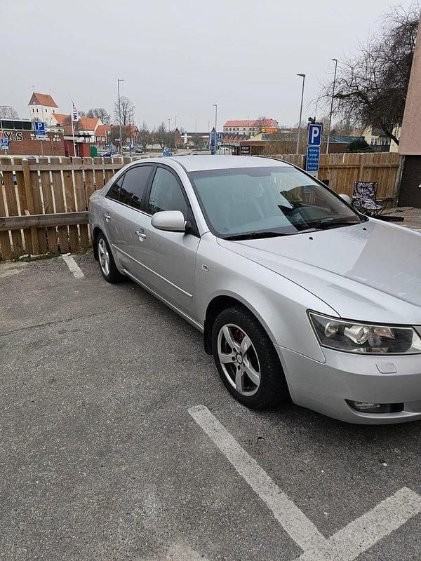 Silver Begagnad 2005 Hyundai Sonata Sedan | 35 000 kr (Lite dyr) - Bild 1/4