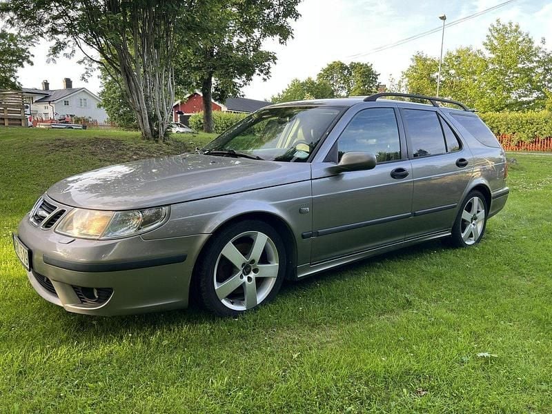 Grå Begagnad 2005 Saab 9-5 Aero Kombi | 35 000 kr (Lite dyr) - Bild 1/1