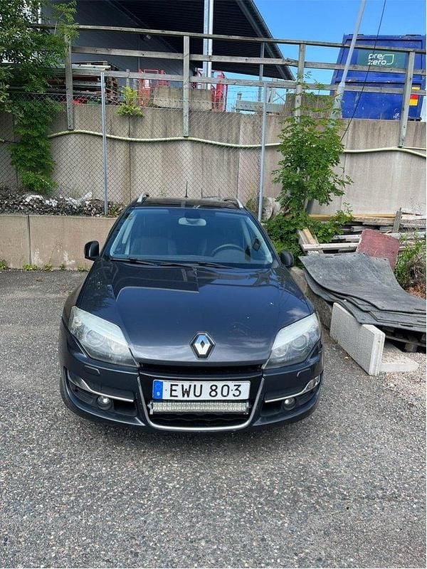 Grå Begagnad 2012 Renault Laguna GrandTour Kombi | 28 000 kr (Marknadspris) - Bild 1/4