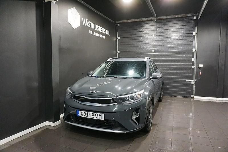 Grå Begagnad 2020 Kia Stonic Advance SUV | 154 900 kr (Marknadspris) - Bild 1/4