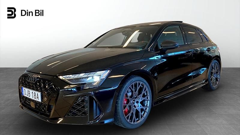 Ny Audi RS3 Sportback Comfort 2026 Svart Halvkombi