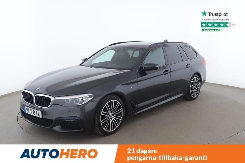 Grå Begagnad 2020 BMW 520 M Sport Kombi | 316 000 kr (Superpris) - Bild 1/4