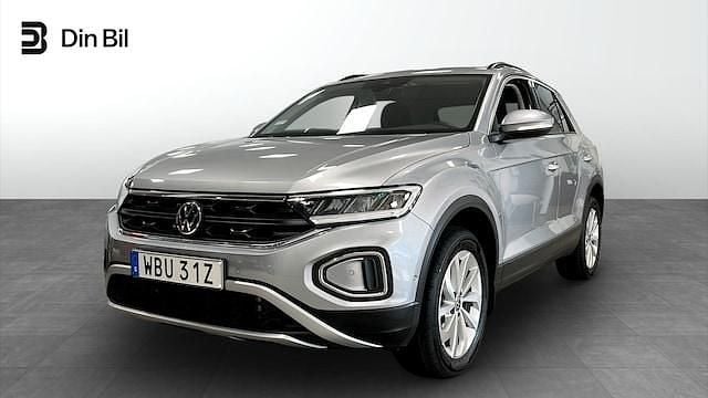 Silver (pyrit silver metallic) Begagnad 2024 VW T-Roc Life SUV | 319 900 kr (Dyr) - Bild 1/4