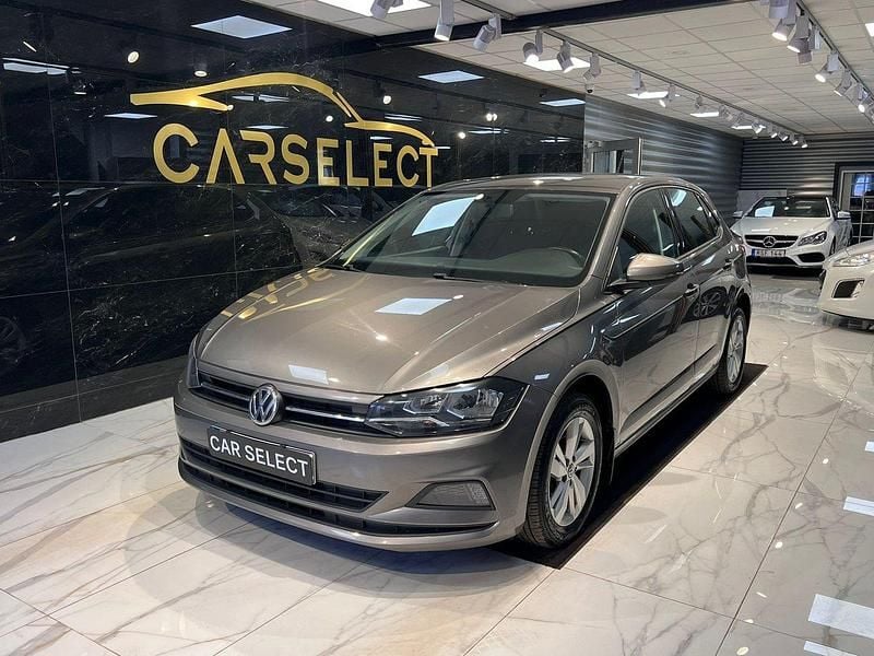 Ljusgrå (grå) Begagnad 2018 VW Polo Halvkombi | 149 800 kr (Marknadspris) - Bild 1/4