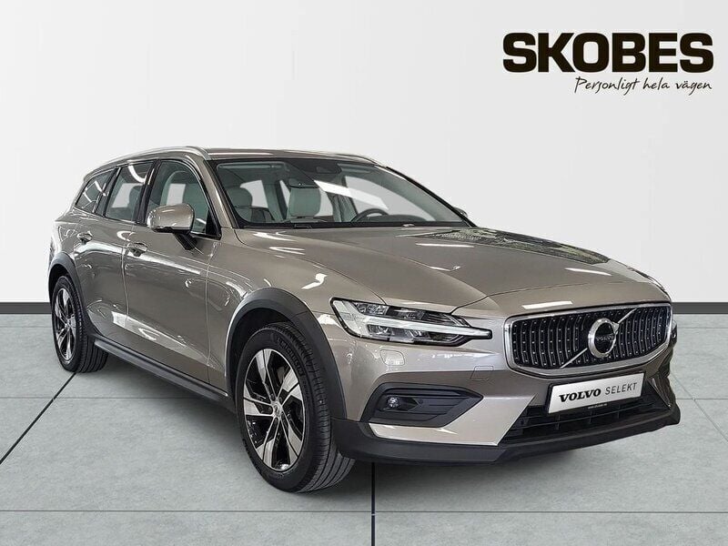 Grå Begagnad 2019 Volvo V60 CC Kombi | 329 100 kr (Lite dyr) - Bild 1/4