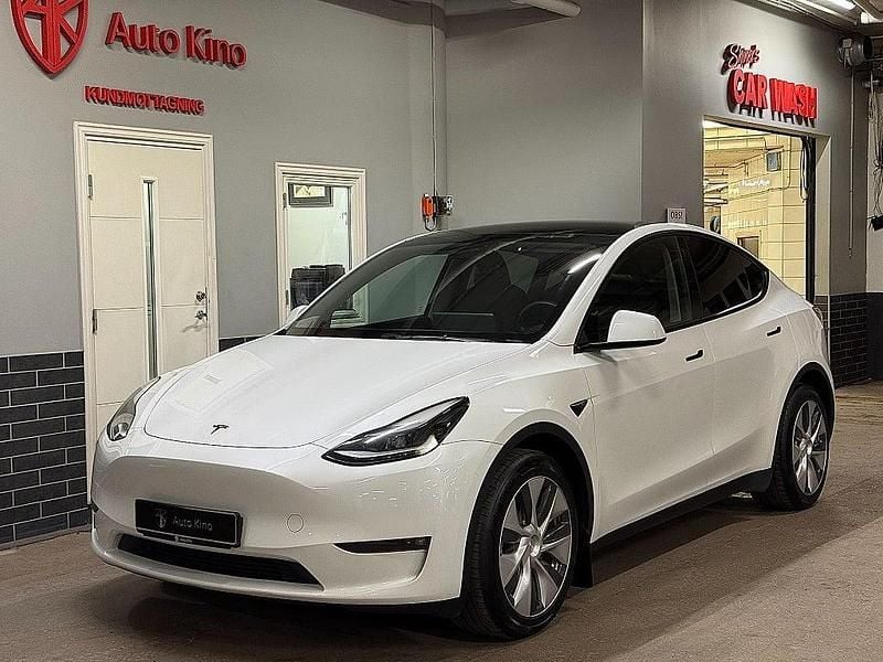 Vit Begagnad 2024 Tesla Model Y Long Range AWD SUV | 419 000 kr (Bra pris) - Bild 1/4