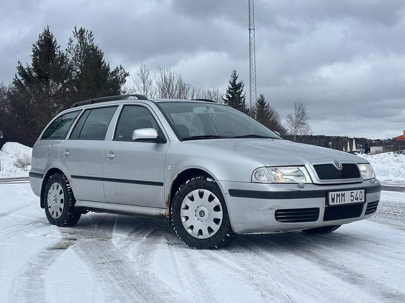 Begagnad Skoda Octavia Tour 102 HK (75 kW) 2005 Kombi