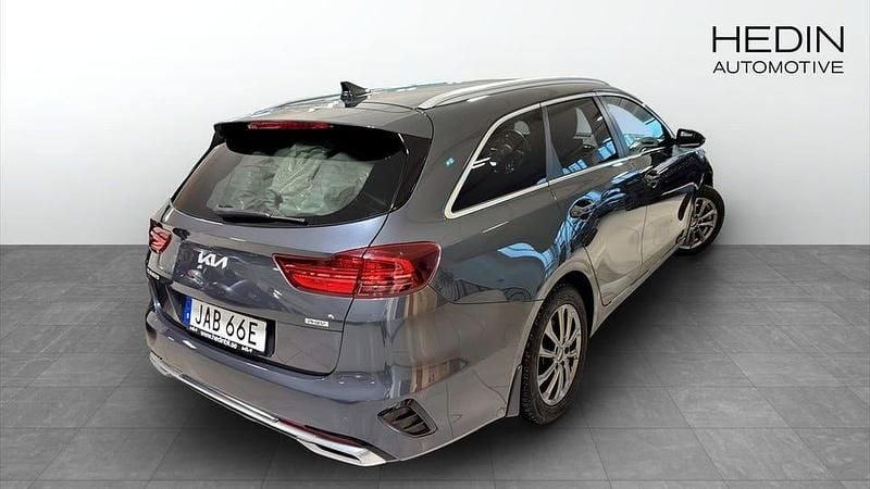 Begagnad Kia Ceed 105 HK (77 kW) 2023 Grå Halvkombi
