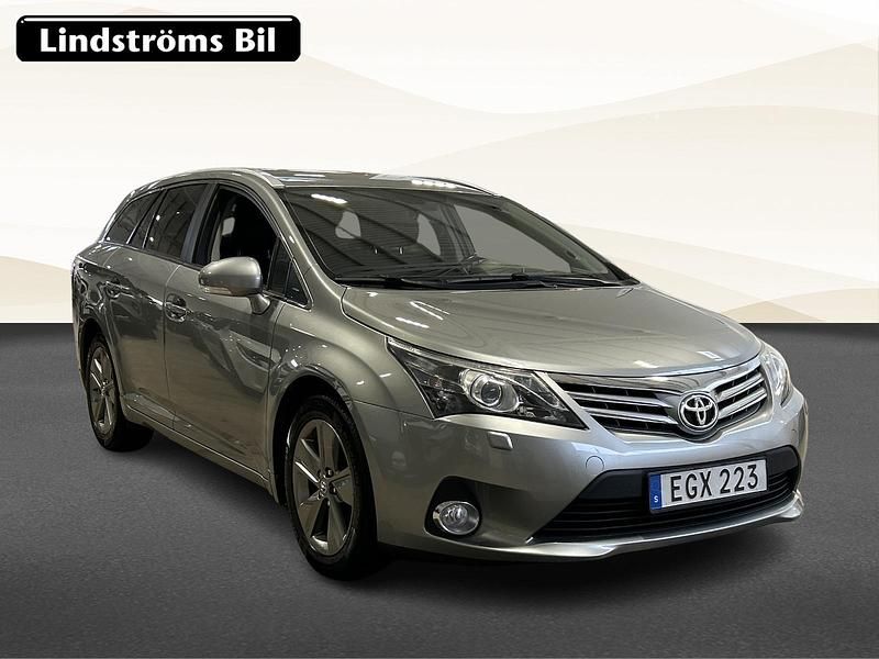 Begagnad Toyota Avensis Edition 125 HK (91 kW) 2014 Ljusgrå Kombi
