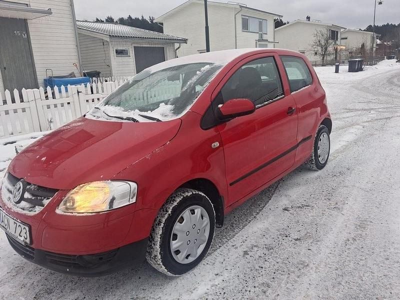 Begagnad VW Fox 54 HK (39 kW) 2007 Röd Halvkombi