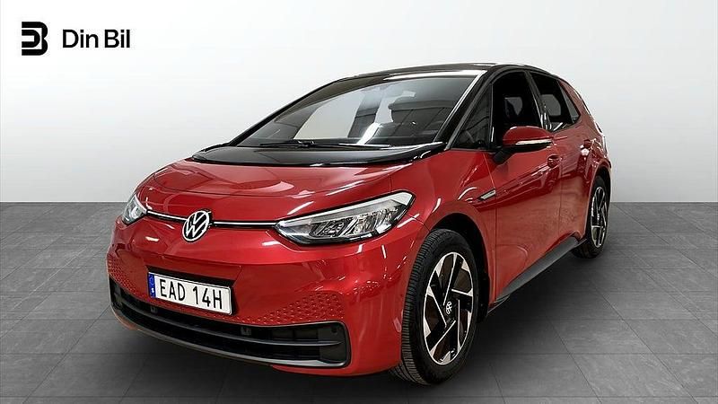 Röd Begagnad 2023 VW ID.3 Pro Performance Halvkombi | 284 800 kr (Marknadspris) - Bild 1/4