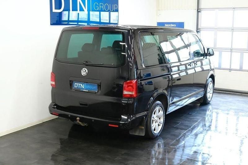 Begagnad VW Multivan Highline 180 HK (132 kW) 2012 Svart
