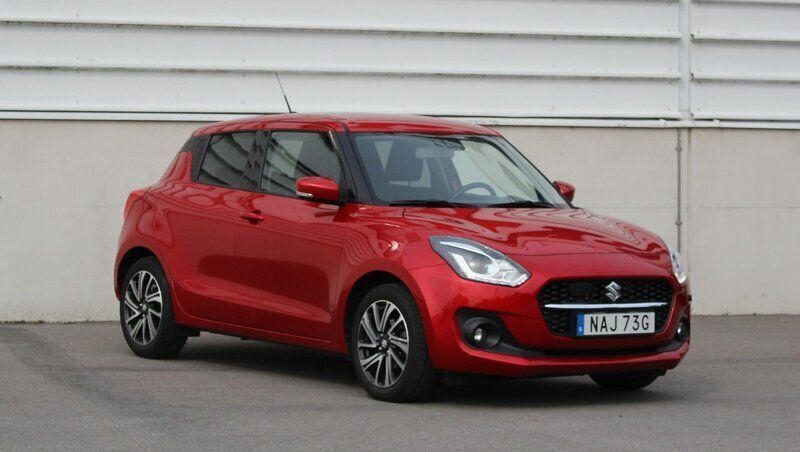 Röd Begagnad 2021 Suzuki Swift Halvkombi | 139 500 kr (Marknadspris) - Bild 1/4