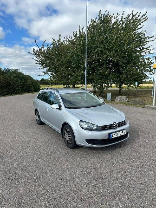 Silver Begagnad 2012 VW Golf VII Kombi | 57 500 kr (Marknadspris) - Bild 1/4