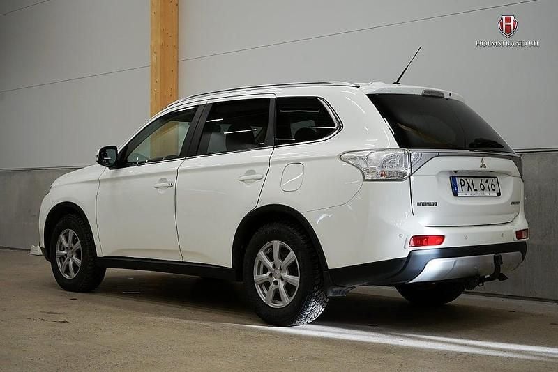Begagnad Mitsubishi Outlander 150 HK (110 kW) 2015 Vit SUV
