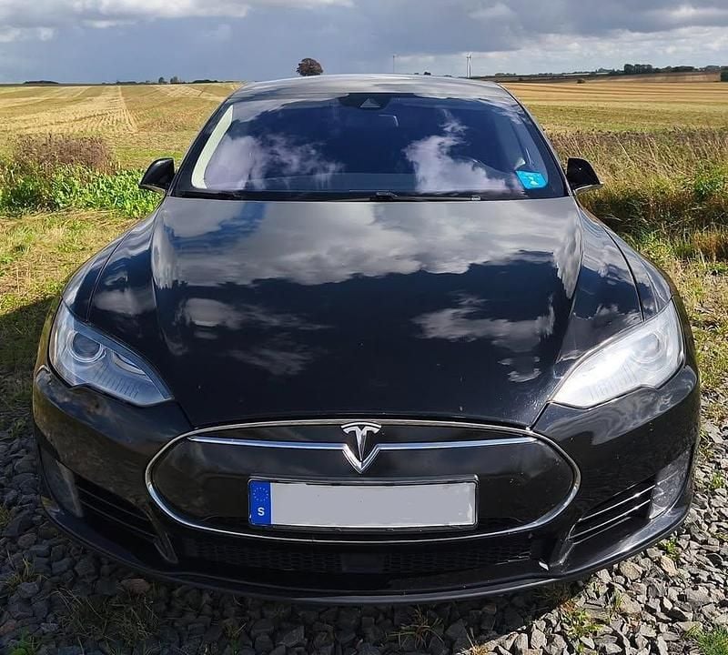 Begagnad 2016 Tesla Model S Sedan | 225 000 kr (Marknadspris) - Bild 1/4