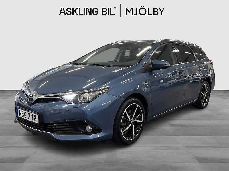 Blå Begagnad 2017 Toyota Auris Touring Sports Edition Kombi | 169 000 kr (Lite dyr) - Bild 1/3