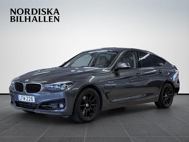 Begagnad BMW 330 Sport Line 258 HK (189 kW) 2018 Grå Sedan