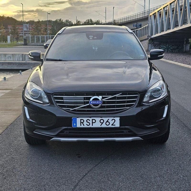 Svart Begagnad 2017 Volvo XC60 SUV | 175 000 kr (Marknadspris) - Bild 1/4