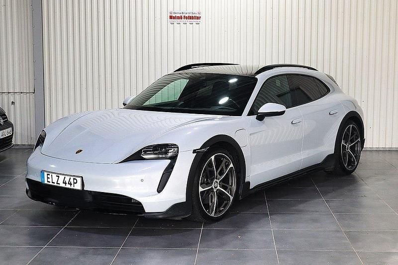 Ljusgrå Begagnad 2021 Porsche Taycan Cross Turismo Sedan | 719 900 kr (Marknadspris) - Bild 1/4