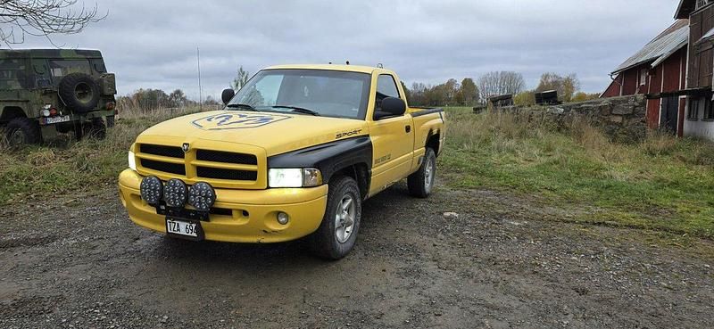 Gul Begagnad 2000 Dodge Ram Pickup | 135 000 kr - Bild 1/4