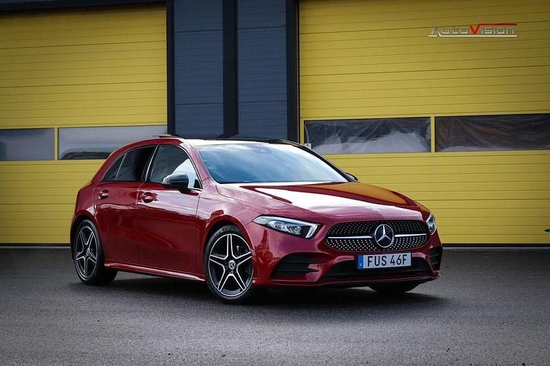 Röd Begagnad 2020 Mercedes A180 AMG Halvkombi | 249 900 kr (Marknadspris) - Bild 1/4