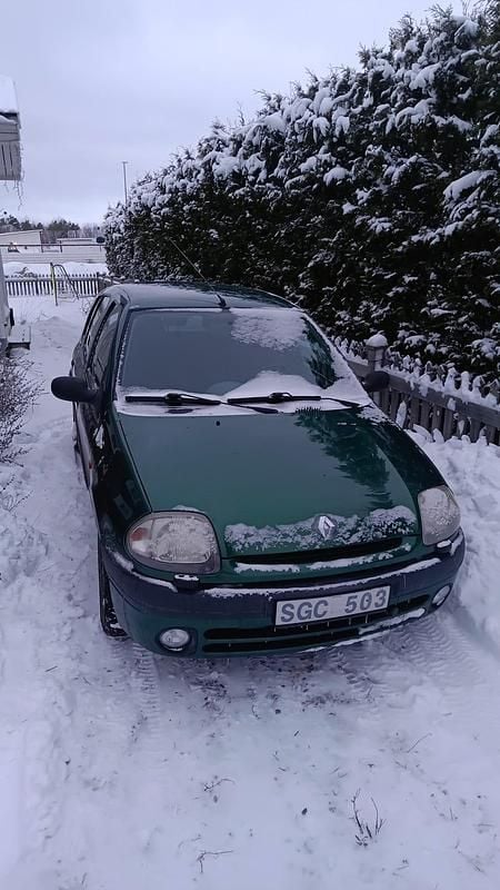Begagnad 2001 Renault Clio II Halvkombi | 11 000 kr (Bra pris) - Bild 1/4